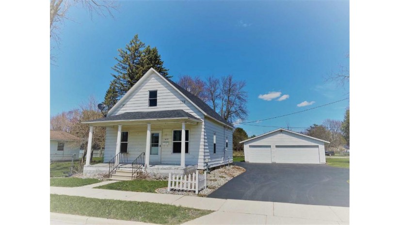 2612 Minnesota Street Marinette, WI 54143 by Broadway Real Estate $132,900