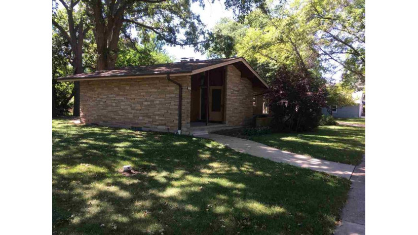 1319 E Custer Avenue Oshkosh, WI 54901 by Diamond Real Estate $264,900