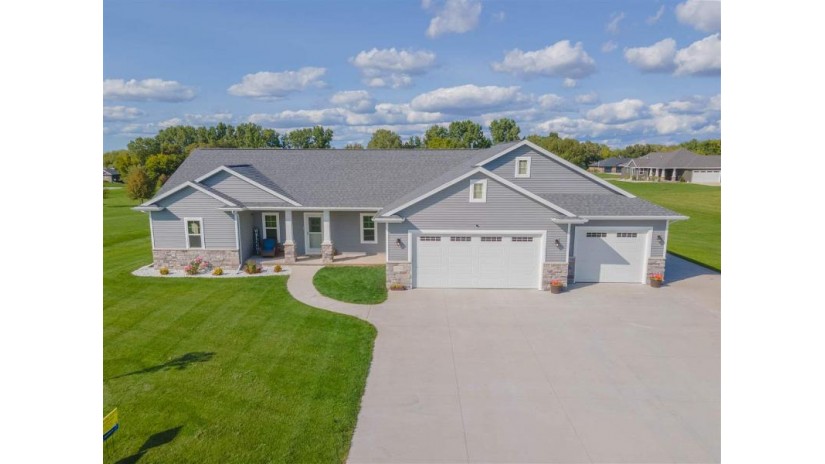 5152 Notre Dame Drive Omro, WI 54963 by Coldwell Banker Real Estate Group $418,000