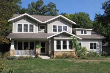 710 Woodland Circle, Waupaca, WI 54981