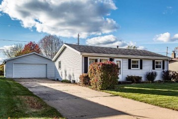 809 S Nash Street, Hortonville, WI 54944