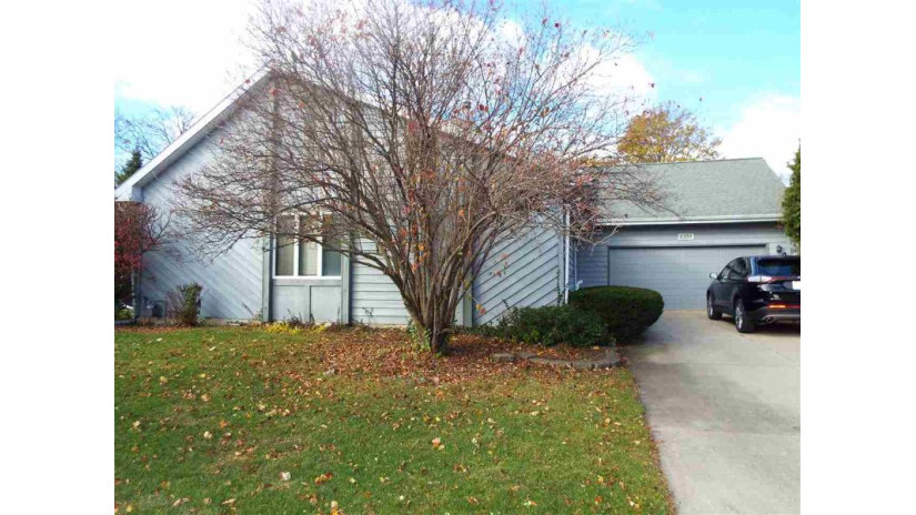 2335 Parkside Drive Oshkosh, WI 54901 by First Weber, Realtors, Oshkosh $178,000