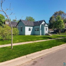 3 West 4th St, Washburn, WI 54891