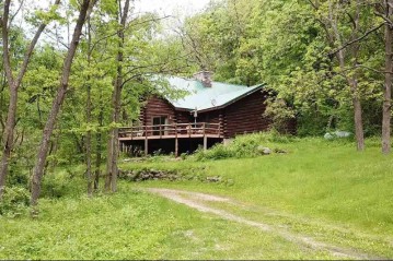 6465 Coon Rock Rd, Arena, WI 53503