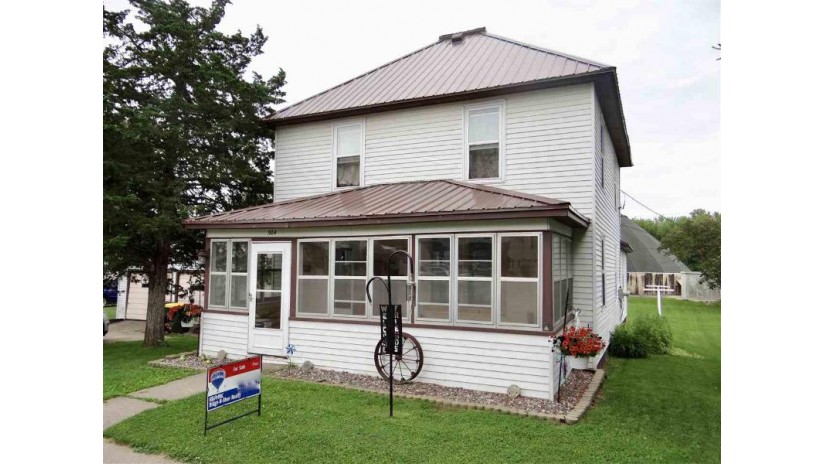 504 E Main St Wauzeka, WI 53826 by Re/Max Ridge-N-River $119,900