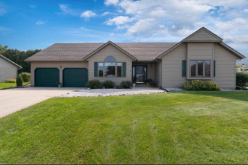 105 W Meadows Dr, Edgerton, WI 53534