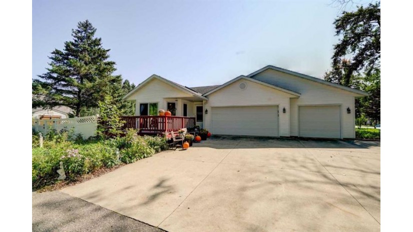 404 N Main St Pardeeville, WI 53954 by Stark Company, Realtors $259,900