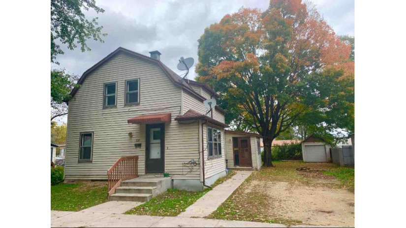 227 Tremont St Mauston, WI 53948 by Re/Max Realpros $75,900