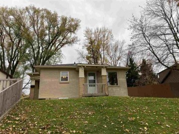 624 Tremont St, Mauston, WI 53948