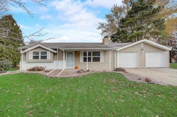 609 Lake Wisconsin Dr, Merrimac, WI 53561