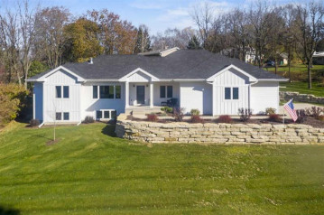 404 Oak Valley Rd, Mount Horeb, WI 53572