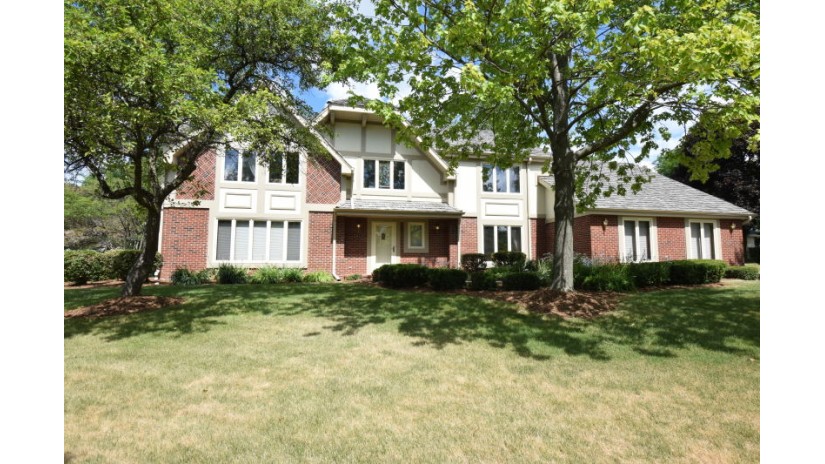 2435 Byron Ct Brookfield, WI 53045 by Shorewest Realtors $569,999