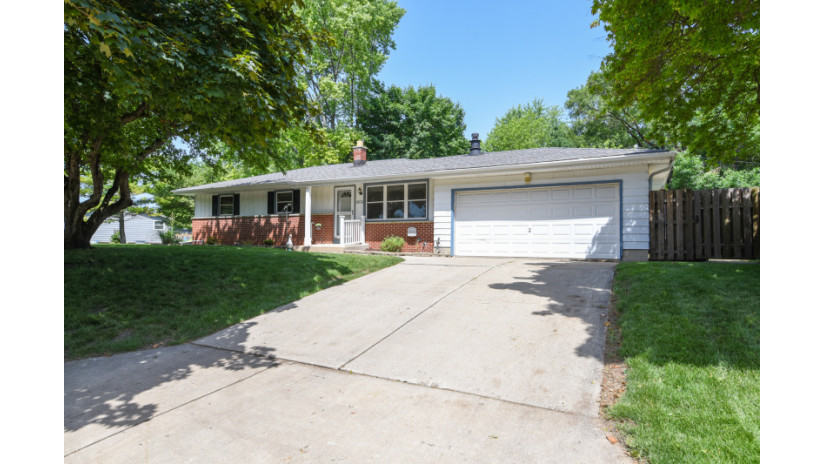 11024 W Ohio Ave West Allis, WI 53227 by Shorewest Realtors $239,900