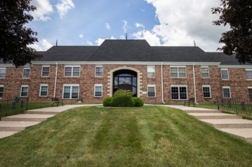 2101 Chateau Ct 101F, Grafton, WI 53024-2577