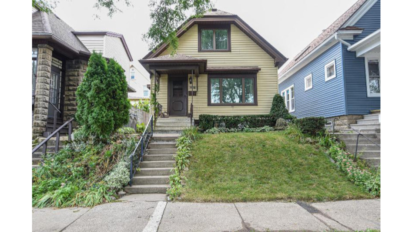 2227 E Oklahoma Ave Milwaukee, WI 53207 by Berkshire Hathaway HomeServices Metro Realty $179,900