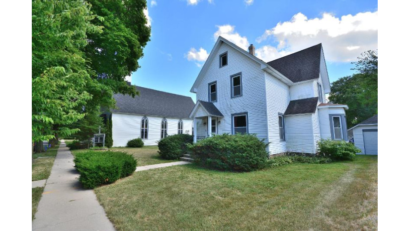 428 Walworth St Lake Geneva, WI 53147 by First Weber Inc - Brookfield $319,900