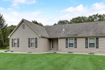 S16W32575 Luterbach Ct 1, Genesee, WI 53018