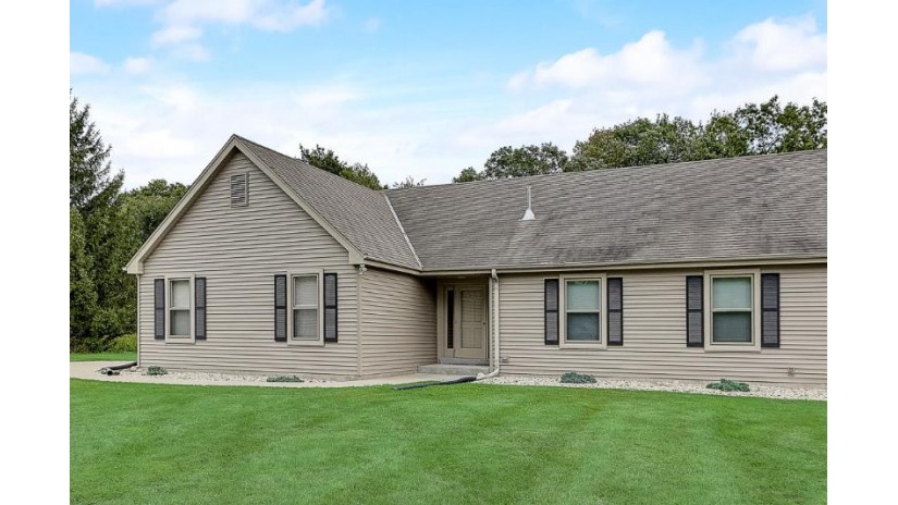S16W32575 Luterbach Ct 1 Genesee, WI 53018 by Coldwell Banker Elite $265,000