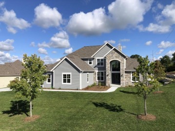 566 Birchwood Dr, Hartland, WI 53029-8015