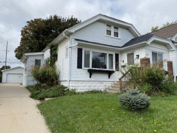 1223 S 50th St, West Milwaukee, WI 53214-3533