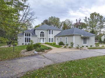 W5488 Oak Bluff Rd, Walworth, WI 53125-1158