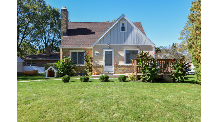 4675 N 103rd St Wauwatosa, WI 53225 by Shorewest Realtors $169,900