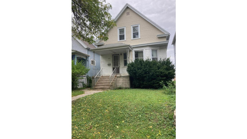 2935 S 11th St Milwaukee, WI 53215 by 1st Advantage Real Estate $96,400