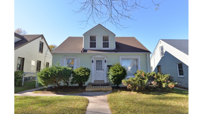 3677 S Pine Ave Milwaukee, WI 53207 by Shorewest Realtors $165,000