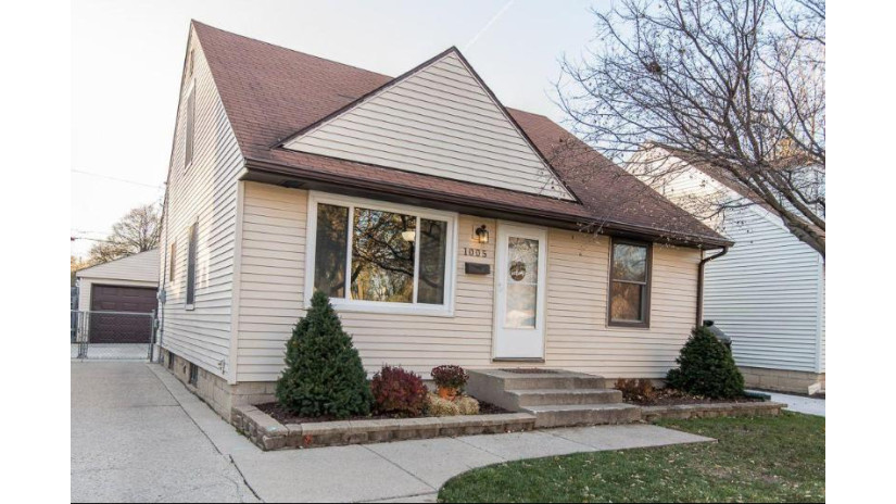 1005 S 89th St West Allis, WI 53214 by Benefit Realty $194,900