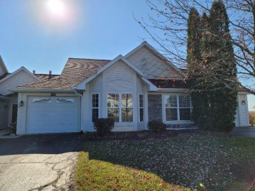 2142 Newbury Ln, Delavan, WI 53115-3993