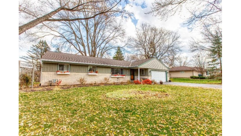 2970 S 128th St New Berlin, WI 53151 by First Weber Inc -NPW $349,900