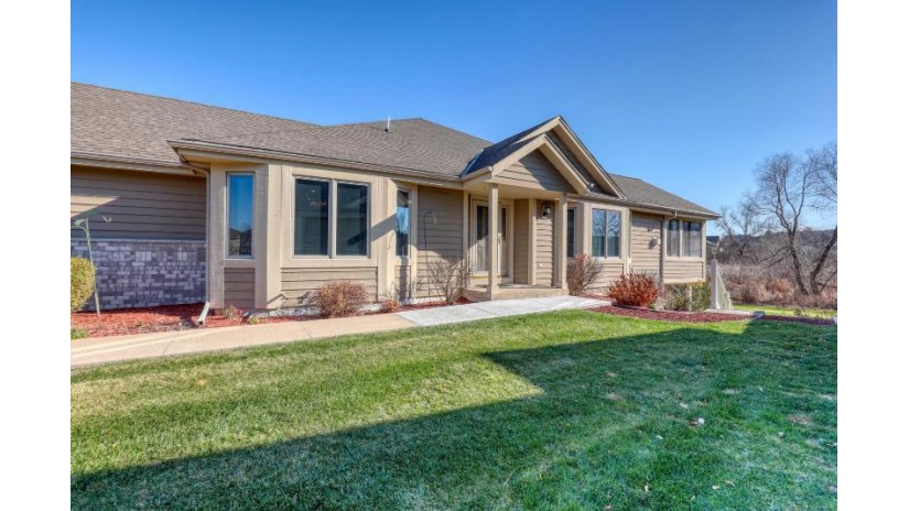 W243N2290 Deer Park Dr B Pewaukee, WI 53072 by Realty Executives - Integrity $375,000