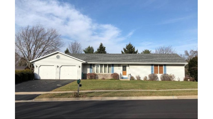 202 Highland Ave Fort Atkinson, WI 53538 by RE/MAX Preferred~Ft. Atkinson $249,900