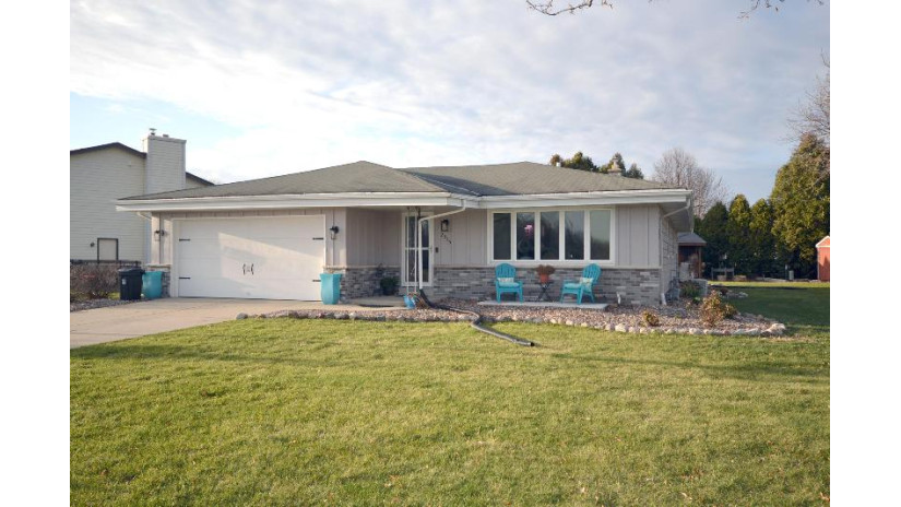 2515 S Parkside Dr New Berlin, WI 53151 by Cherry Home Realty, LLC $299,900