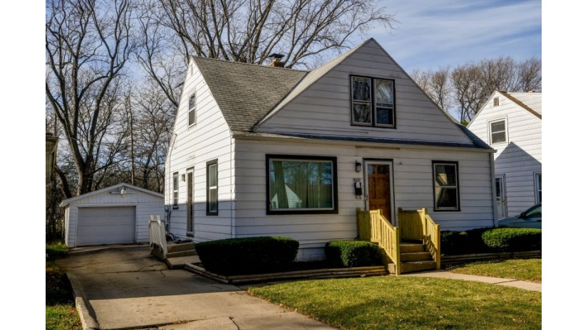 4707 N 46th St Milwaukee, WI 53218 by Shorewest Realtors $73,000