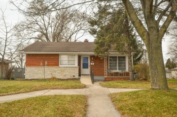 1909 W Marne Ave, Glendale, WI 53209-4322