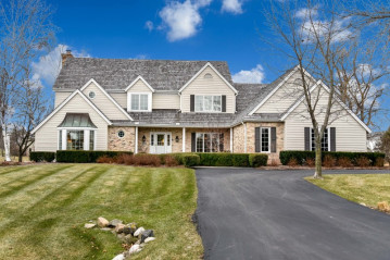 10616 N Beechwood Dr, Mequon, WI 53092-5978