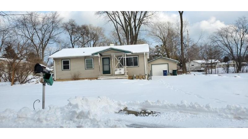 10518 S 4th Ave Oak Creek, WI 53154 by Hometowne Realty LLC $110,000