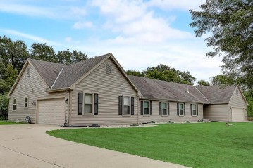 S16W32579 Luterbach Ct 2, Genesee, WI 53018