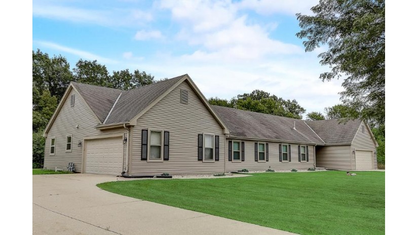 S16W32579 Luterbach Ct 2 Genesee, WI 53018 by Coldwell Banker Elite $265,000