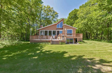 4 Northwood Cove, Menominee, MI 49858