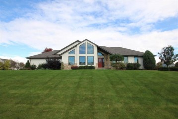 705 Country Club Lane, Fond Du Lac, WI 54935