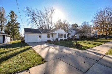 192 E Cedar Street, Pulaski, WI 54162