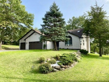 W7833 Summit Dr, Pacific, WI 53954