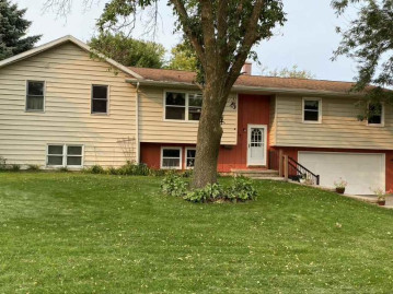 317 Ridge Rd, Juneau, WI 53039