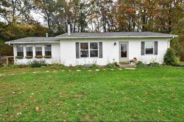 5290 N Clay Hill Rd, Dodgeville, WI 53588