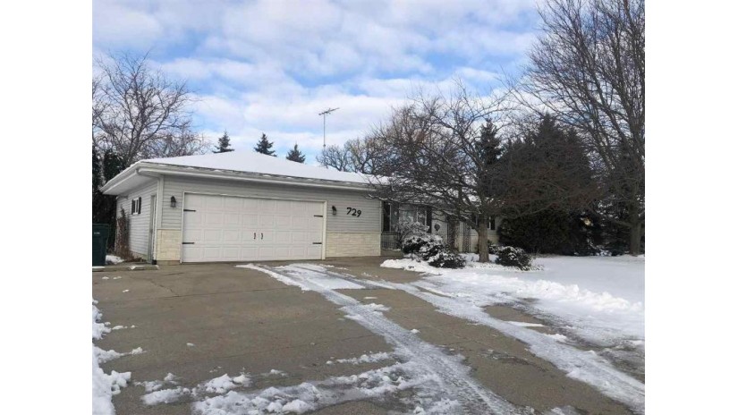 729 Lexington Blvd Fort Atkinson, WI 53538 by Re/Max Community Realty $282,000