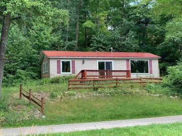 E2996 Lake Road, Iola, WI 54945