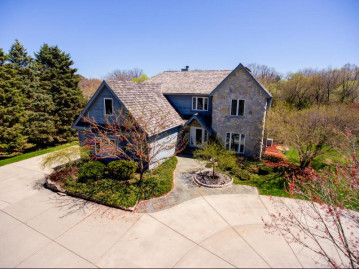 10558 N Cedarburg Rd, Mequon, WI 53092