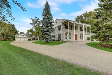 9832 N Range Line Rd, Mequon, WI 53092